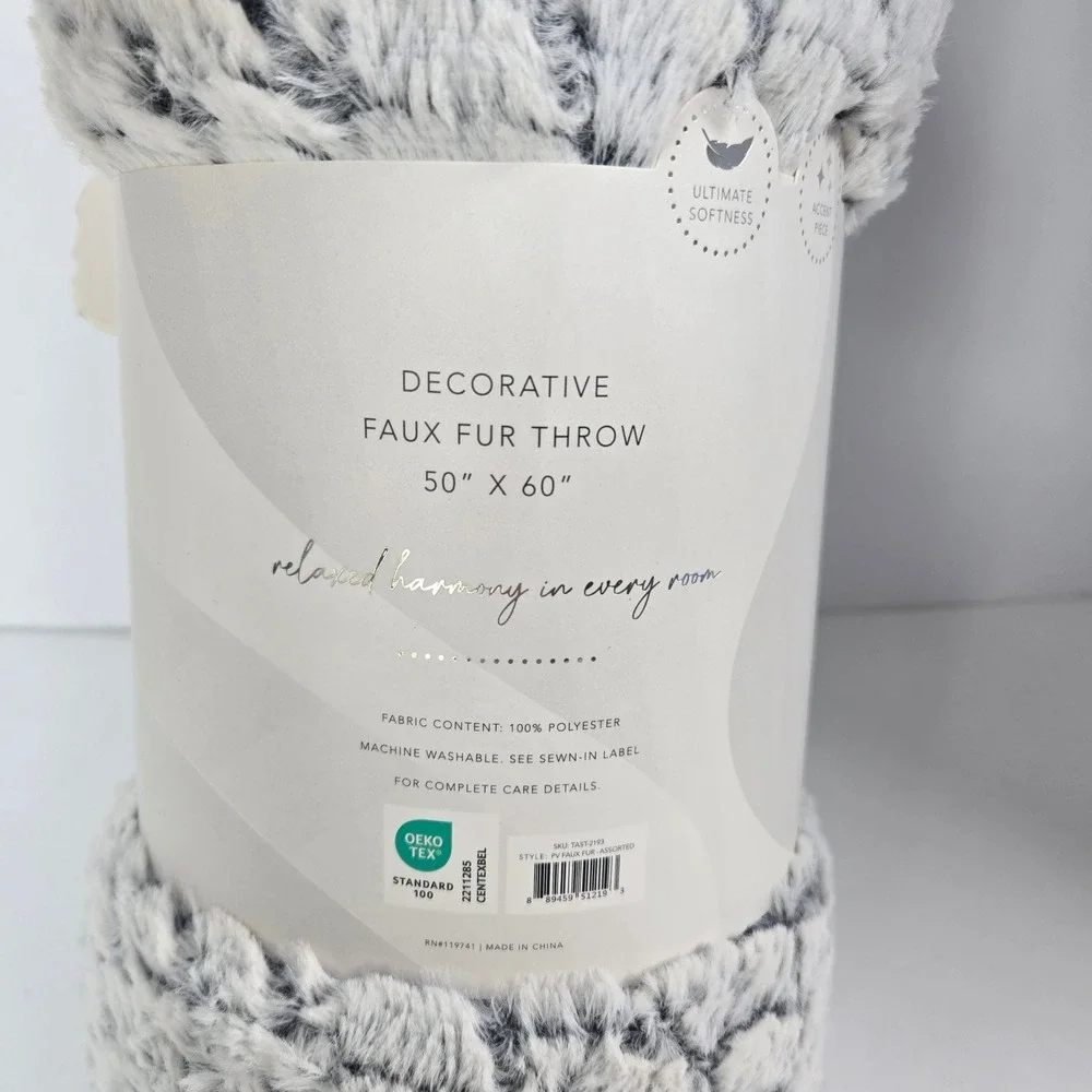Comfort & Harmony Faux Fur Throw  50x60 Gray White Plush Soft Cozy Blanket